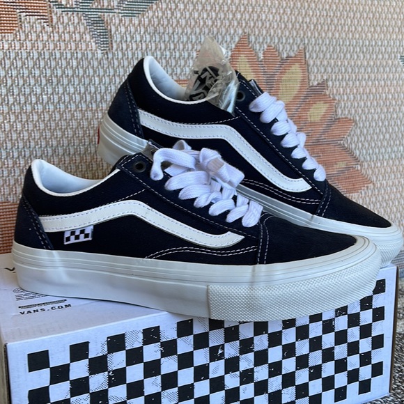 Vans Men’s Skate Old Skool
Wrapped Dark Navy
VN0A5FCBDNV
Sneakers - Picture 7 of 16